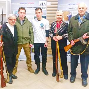 Выставка «Вставай, Москва!»: ветераны встретились с поисковиками