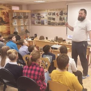 Поисковики отрядов «Москва» и «Витязь» встретились с московскими школьниками